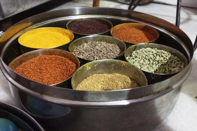 Jaipur Market Tour & Vegetarian Rajasthani Home Cooking Class - Why This Jaipur Class Starts in the Street Market