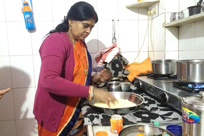 Jaipur Market Tour & Vegetarian Rajasthani Home Cooking Class - Heat, Spice Level, and Cooking Comfort