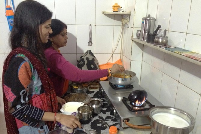 Jaipur Market Tour & Vegetarian Rajasthani Home Cooking Class - Meeting at Crystal Mall and What the First Hour Feels Like