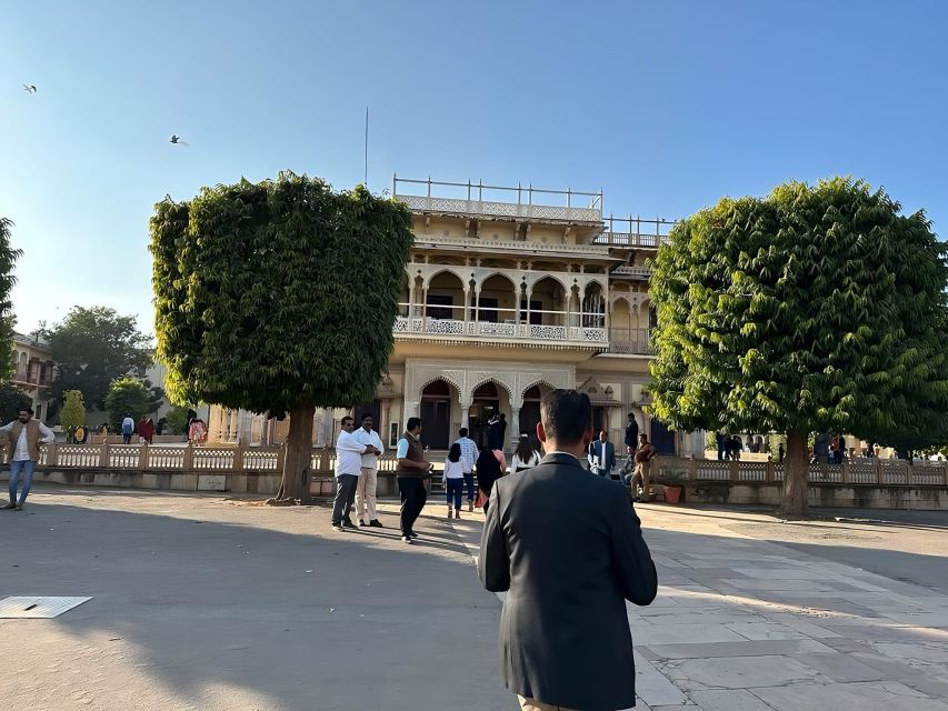 Jaipur Private City Tour with Hotel Pick-Up & Drop 4 - 8 Hrs - City Palace and Jantar Mantar: Royal Power and Astronomy in One Day