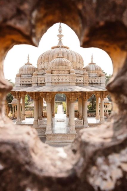 Jaipur sightseeing tour with monkey temple (Galta ji temple) - Shopping in Jaipur, turning royal sights into real crafts