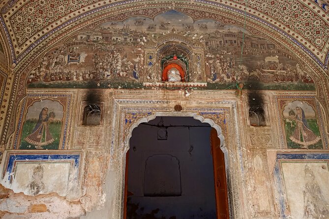 Jaipur@Twilight Guided Heritage City walk tour with Food Tasting - Stop 2: Tripolia Bazar and Thakur Uday Singh Ji Haveli