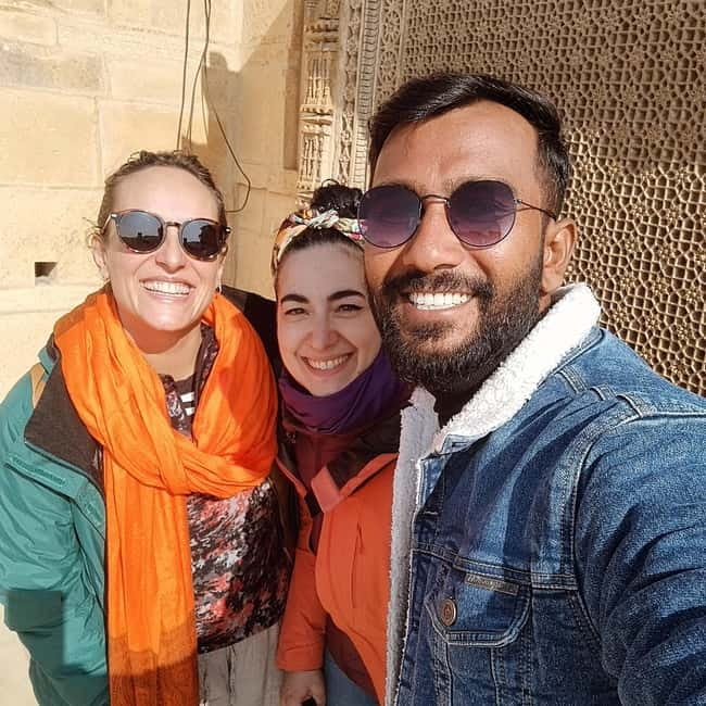 Jaisalmer Walking Tour: A Stroll Through Time and Culture - Walking from UNESCO Walls into Everyday Jaisalmer