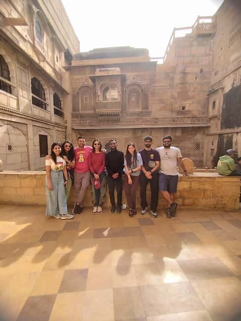 Jaisalmer Walking Tour: A Stroll Through Time and Culture - Jaisalmer Fort: The Photo Stops That Actually Teach the City