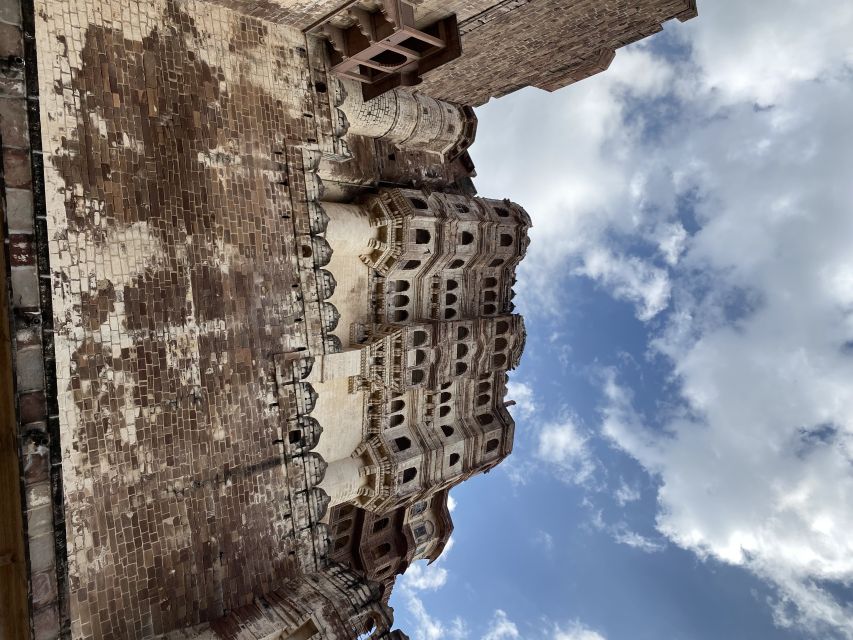 Jodhpur: Mehrangarh Fort and Blue City Private Guided Tour - Toorji Ka Jhalra stepwell: rose-red carvings and restored mystery