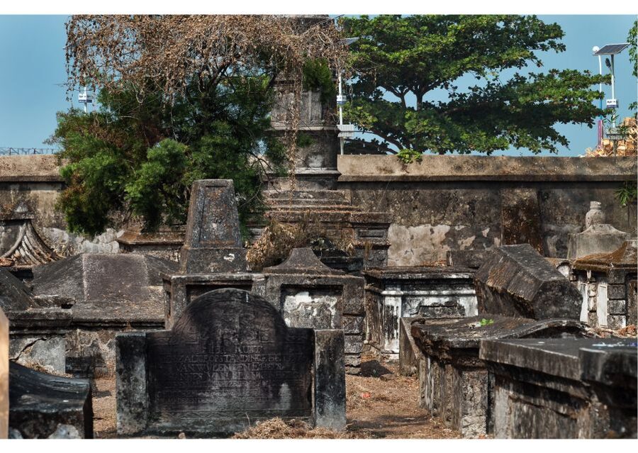 Kochi: Jewish Town Guided Walking Experience - Guides, English and Hindi, and why the tour quality can swing