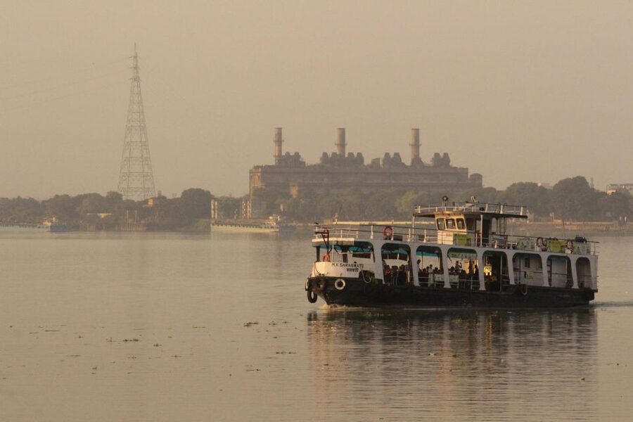 Kolkata: A Sea of Faces and A Thousand Places - From Howrah Bridge to the ferry on the Ganga, you get a view most people skip