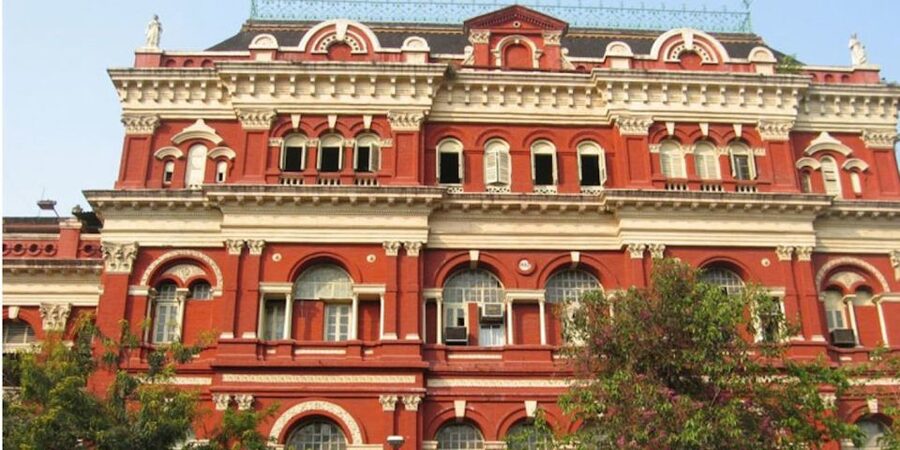 Kolkata: Guided Heritage Walking Tour - St John’s Church and the Last Supper painting, plus the Sunday swap