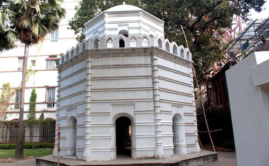 Kolkata: Guided Heritage Walking Tour - Job Charnock’s mausoleum and the founder myth you’ll hear tested