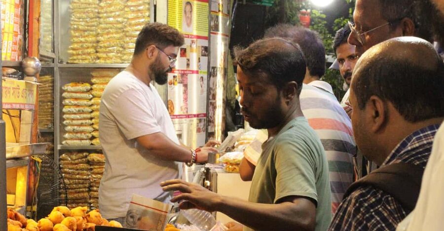 Kolkata Midtown Madness- A Street Food & Nightlife Tour - Midtown Madness: your 4-hour script through Kolkata