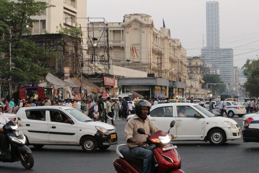 Kolkata Midtown Madness- A Street Food & Nightlife Tour - Fritters by local bus and the prawn cutlet vibe