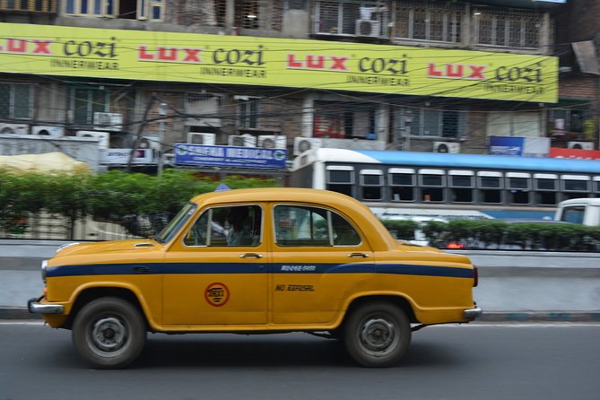 Kolkata - Sounds and Sights - Private Full Day City Tour - Stop 1: Malik Ghat Flower Market, watching business happen