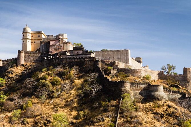 Kumbhalgarh & Ranakpur Day Trip from Udaipur with Guide and Lunch - Kumbhalgarh Fort: 15th-century walls, big history, and the stair workout