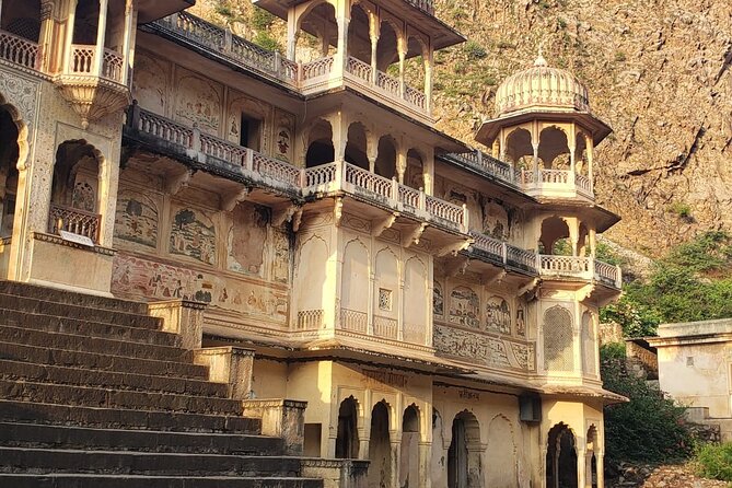 Local breakfast & full city tour by TukTuk - City Palace and its Rajasthani-Mughal blend: where the details matter