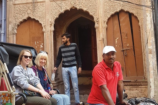 Luxury Rickshaw Tour of Old Delhi - The Headsets and Live Commentary That Make It Feel Like a Real Guide