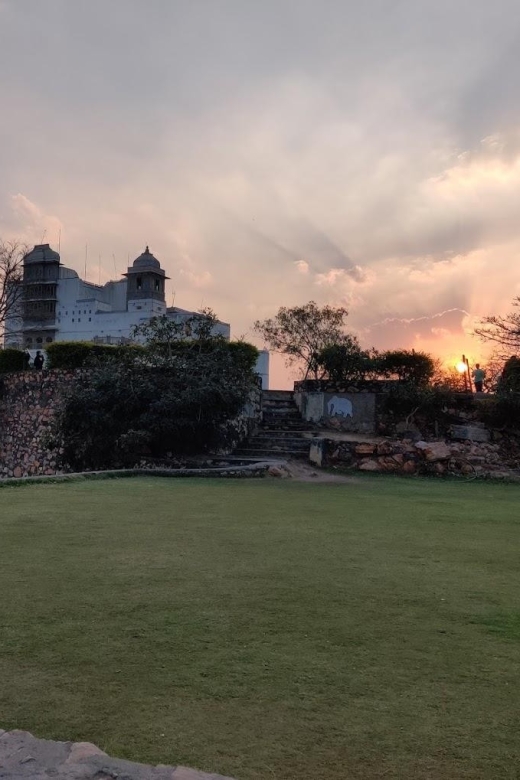 Monsoon Palace (Sajjangarh) E-bike Trail - Stopping for Views: How the Ride Sets You Up for the Palace