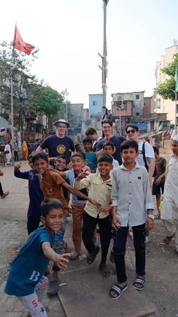 Mumbai: 2 hours Dharavi Slum Tour with Local Guide - Why guides like Shivam and Balaji shape the experience