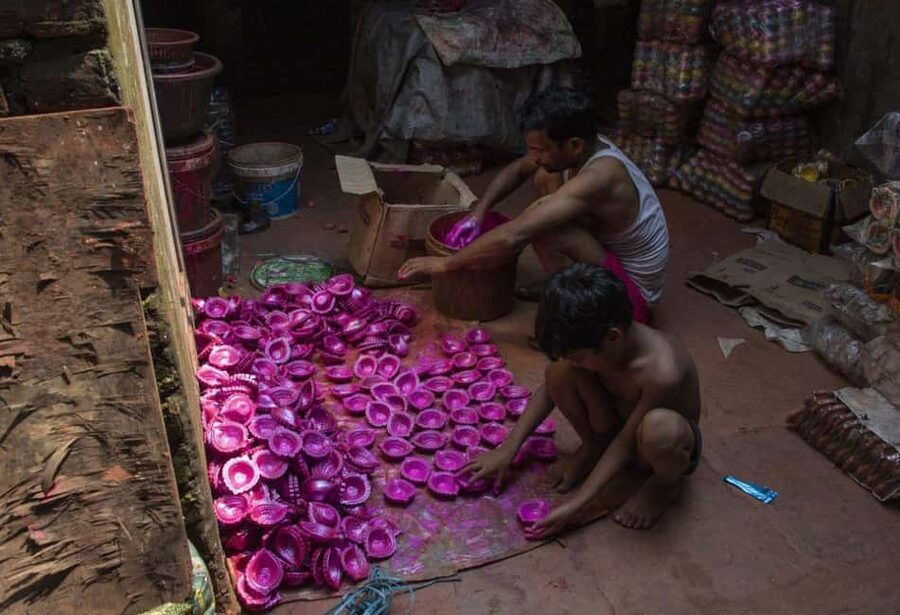 Mumbai: 2 hours Dharavi Slum Tour with Local Guide - Dress code, cameras, and respectful behavior