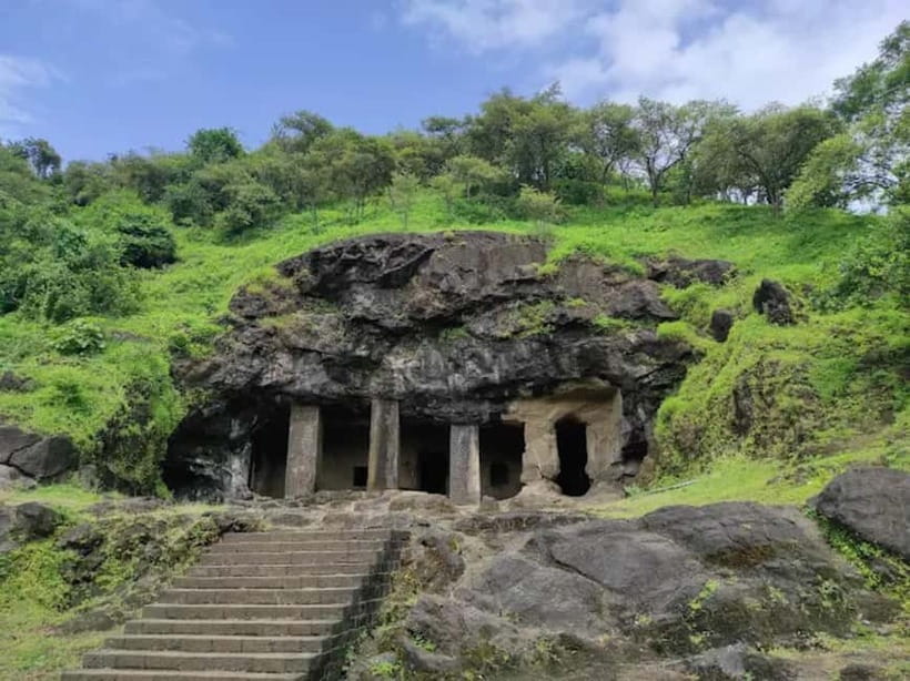 Mumbai: All-Inclusive Mumbai Private Full or Half Day Trip - Elephanta Caves by ferry: three-faced Buddha and local cave guiding