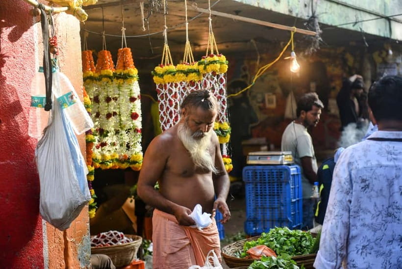 Mumbai by Dawn: Market Tour of Flowers, Fish, and More - Dhobi Ghat: laundry work you can actually see