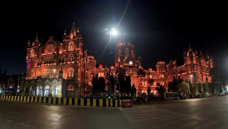 Mumbai by Night: Private Iconic Sights Tour with Transfers - Why Mumbai in the Dark Feels So Much More Real