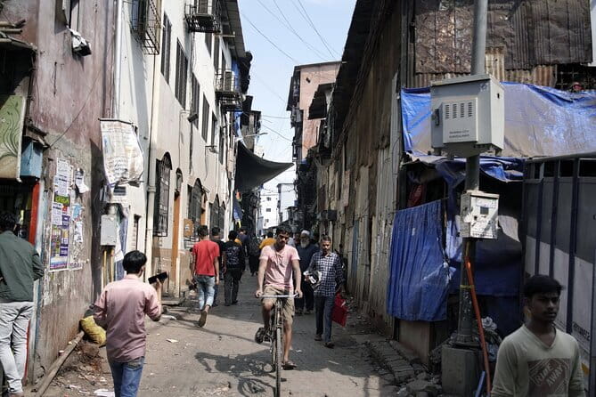Mumbai Dharavi Slum, Dhobi Ghat & Dabbawala Lunchbox Tour - Stop 3: Dharavi with a local guide, 1 hour 15 minutes of context and care