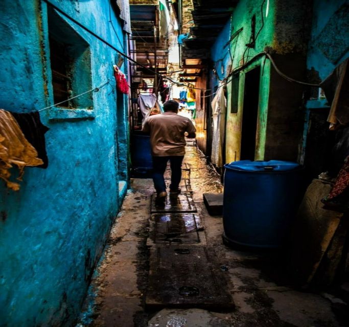 Mumbai: Dharavi Slum Slumdog Millionaire Tour with a Local - Starting in Dharavi, what your first 30 minutes set up