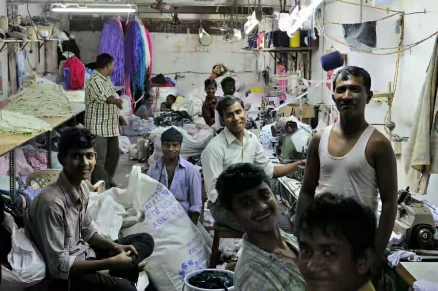 Mumbai: Dharavi Slum Slumdog Millionaire Tour with a Local - Rain or shine and the walking reality
