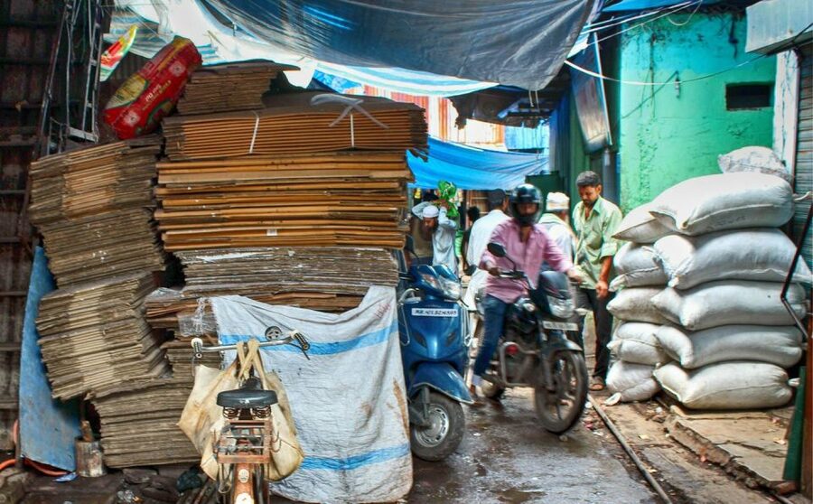 Mumbai: Dharavi Slum Slumdog Millionaire Tour with a Local - Ending at the pottery factory, then moving on without stress