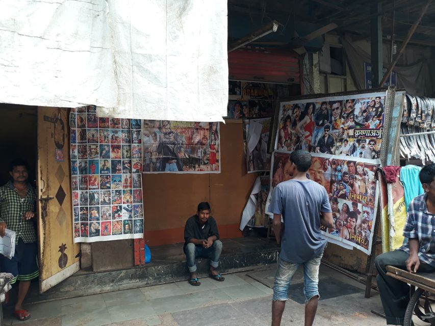 Mumbai: Dharavi Slum Walking Tour with Local Slum Dweller - Optional Vegetarian Lunch with a Local Family (and Why It’s Worth It)