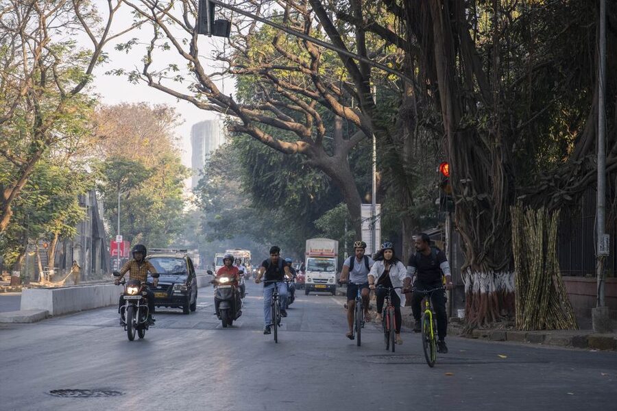 Mumbai: Early Morning Bicycle Tour - Marine Drive, the Arabian Sea views, and Sassoon Docks in motion