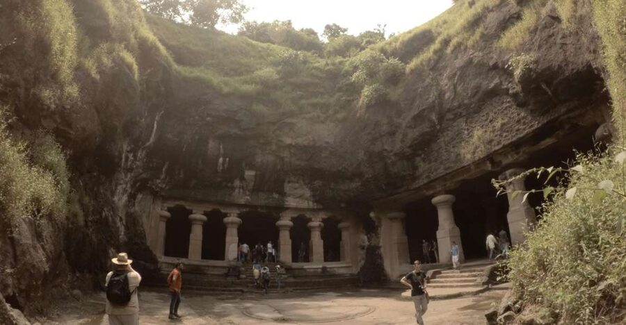 Mumbai: Elephanta Caves Half-Day Guided Tour with Expert - Your guide matters here: turning stonework into Hindu and Buddhist meaning
