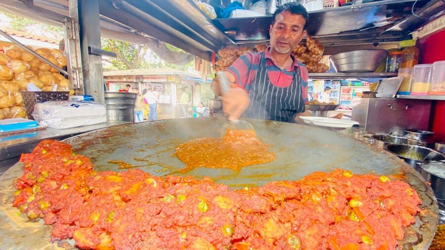 Mumbai: Evening Street Food Tasting & Cultural Market Tour - Guides and drivers: the reason this tour feels personal