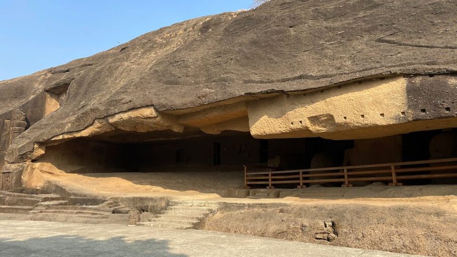 Mumbai: Kanheri Caves and The Golden Pagoda Temple - Walking Through Rock-Cut Chaityas and Viharas