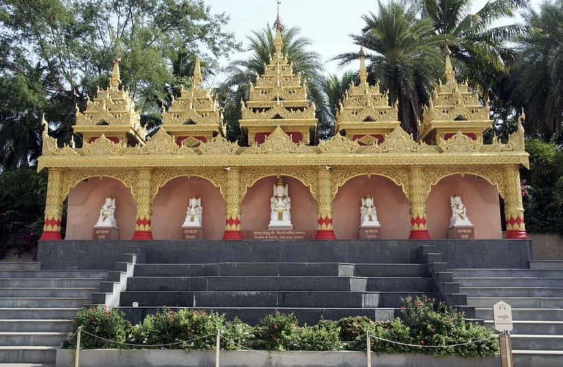 Mumbai Kanheri Caves & Vipassana Pagoda Tour - Kanheri Caves: basalt rock, Buddhist carvings, and the uphill walk