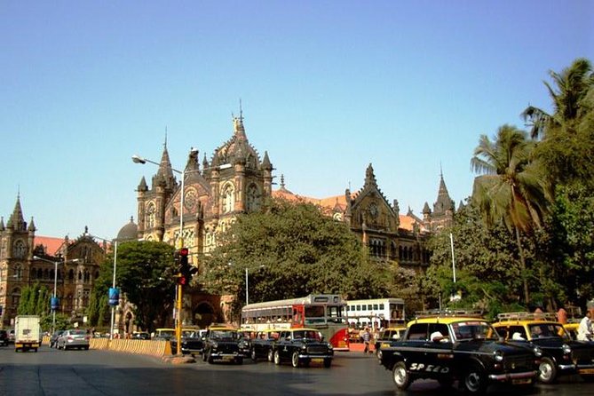 Mumbai Local - Best Seller from Mumbai Magic - Starting at Gateway of India, getting your bearings fast