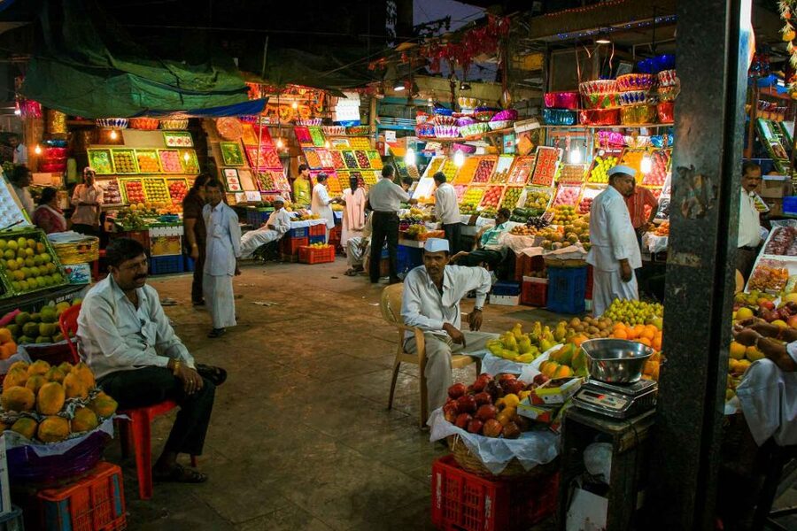 Mumbai: Local Markets & Temples Tour - Mangaldas Market: the indoor textile powerhouse locals use
