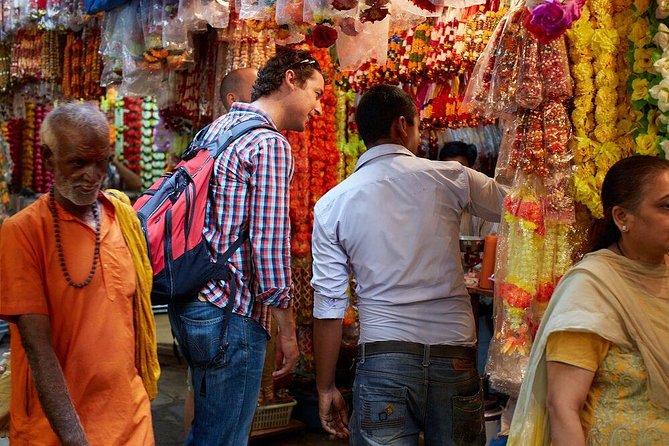 Mumbai Markets and Temples Tour - Mumbadevi Temple: a calm break with context and prasad