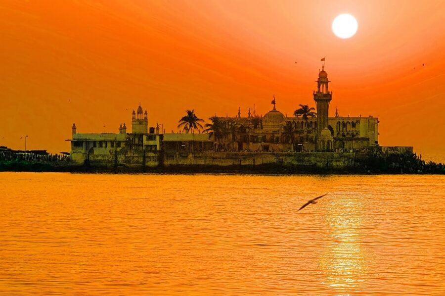 Mumbai Night Tour - Your Pickup and the Pace You Should Expect from Friends Colony