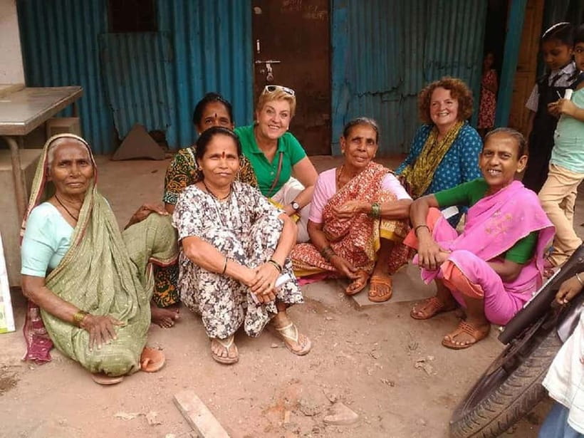 Mumbai: Private Dhobi Ghat Laundry & Slum Tour with Pickup - Traveling between Dhobi Ghat and Dharavi, train option and street reality