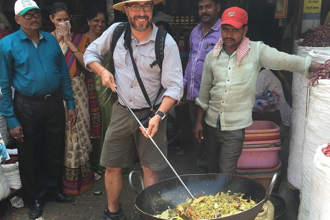 Mumbai Spice Markets and Bazaars Tour with Guide and Transport - Why Mumbai spice bazaars feel different with a guide
