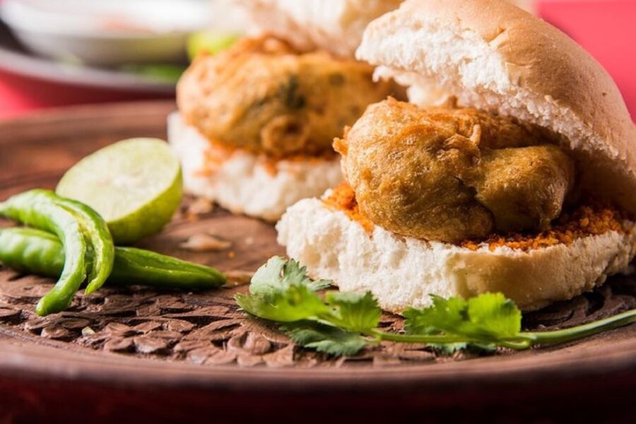 Mumbai: Street Food Crawl - Stop 3: Dabeli, Samosas, and the Colorful Part of the Crawl