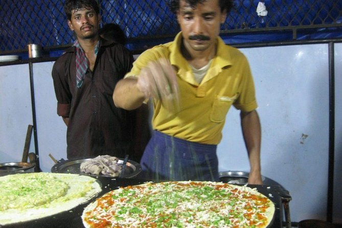 Mumbai Street Food Safari - Chowpatty Beach: Pani Puri, Bhel Puri, Dosa in About 40 Minutes