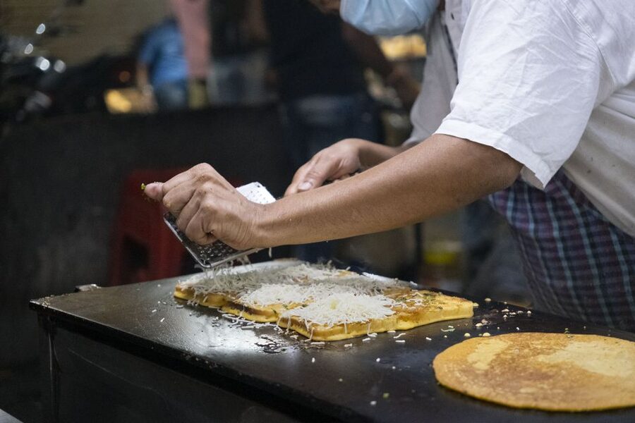 Mumbai: Street Food Tour - Mohammed Ali Road: Chicken Tikka and Baida Roti After a Vegetarian Start