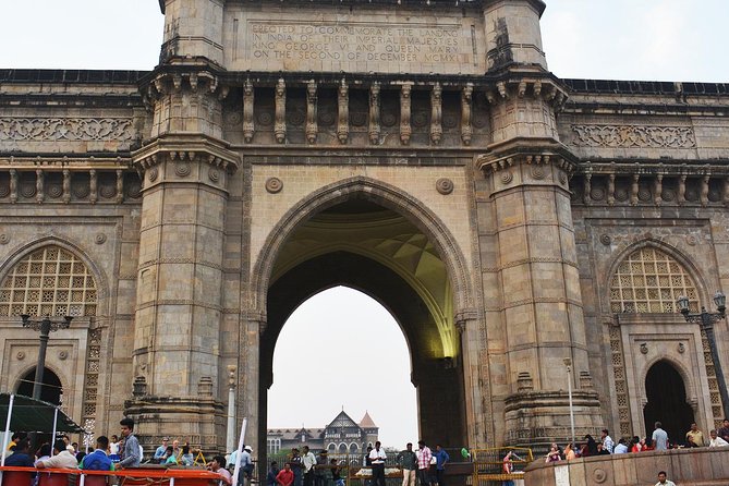 Mumbai Tours for Cruise Travellers (Private & Group Options) - Oval Maidan to Sassoon Dock: ending on the edge of the city