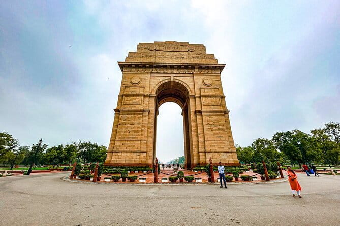 Old and New Delhi Delights Food, Culture and Heritage Tour - Jama Masjid and Khari Baoli: Red Stone Meets Spice Air