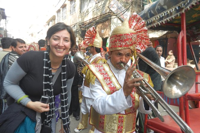 Old Delhi Food, Heritage&Cultural Walk with Rickshaw ride to Masterji Kee Haveli - Finding the Right Guide Energy (and the No-Tipping Rule)
