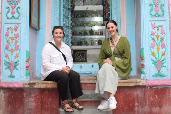 Old Delhi Food Tour Safari - The Capital of Flavors - Gurudwara Sis Ganj Sahib: a powerful pause before you start eating