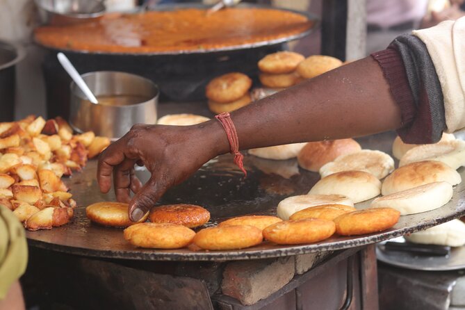 Old Delhi Morning - Fun, Food & Faith all inclusive private tour - Gurudwara Sis Ganj Sahib: service you can see, calm you can feel