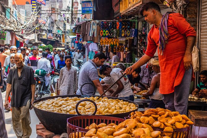 Old Delhi Street Food Tour - Explore Spices in Chandni Chowk - Stop 4: Naughara and the row of nine Jain houses